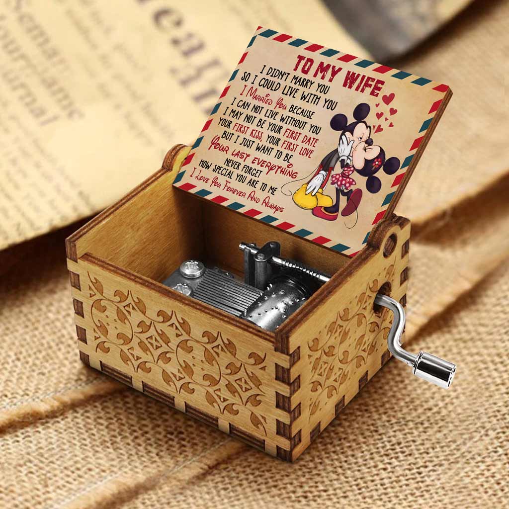 Personalized Hand Crank Music Box for Wife - Unique Gift Hand Crank Music Box GradoCreations