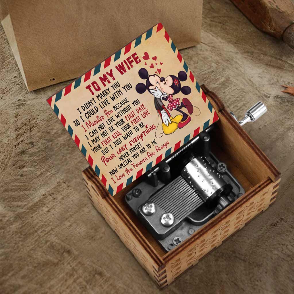 Personalized Hand Crank Music Box for Wife - Unique Gift Hand Crank Music Box GradoCreations