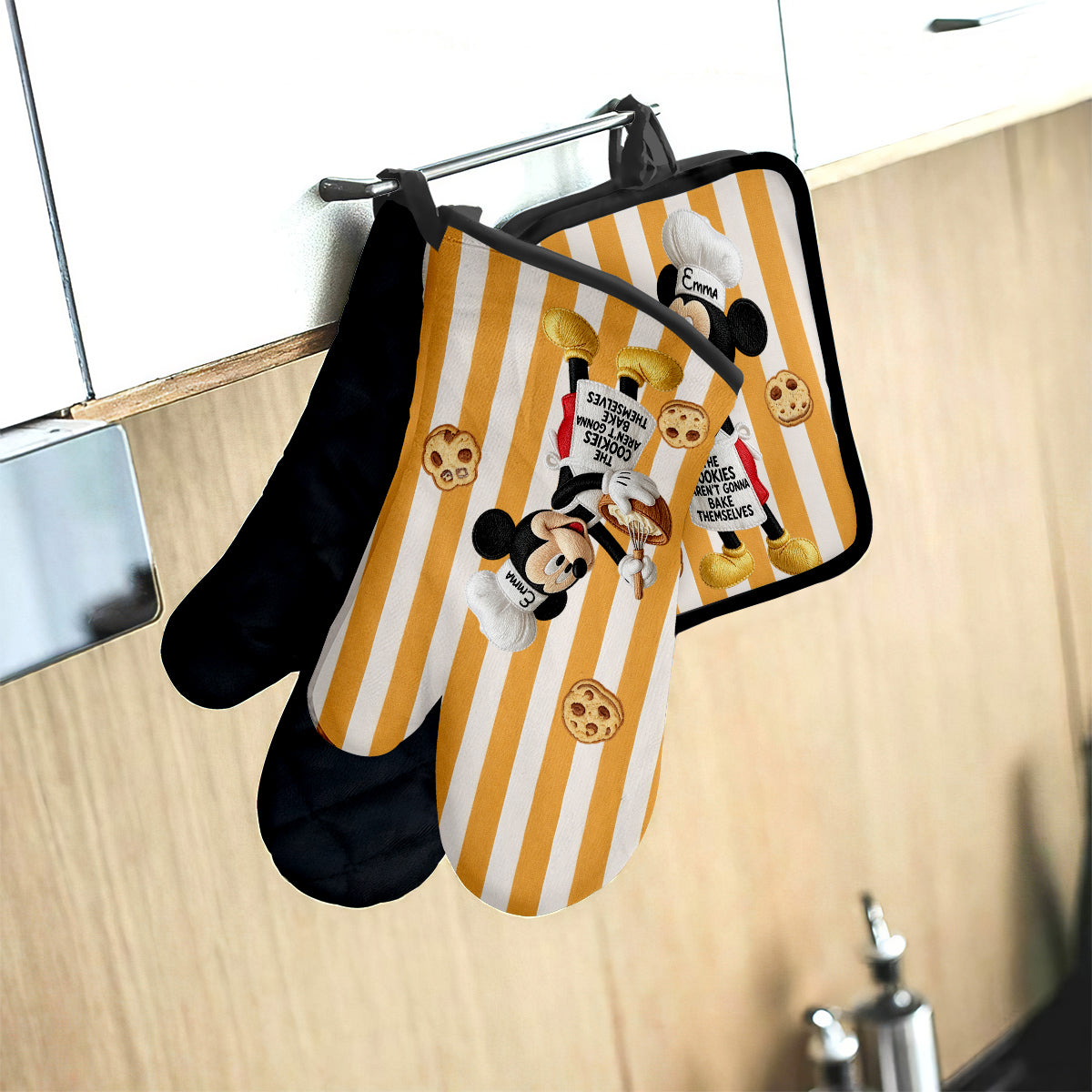 Personalized Mickey Mouse Oven Mitts & Pot Holder Set for Kids Oven Mitts & Pot Holder set GradoCreations