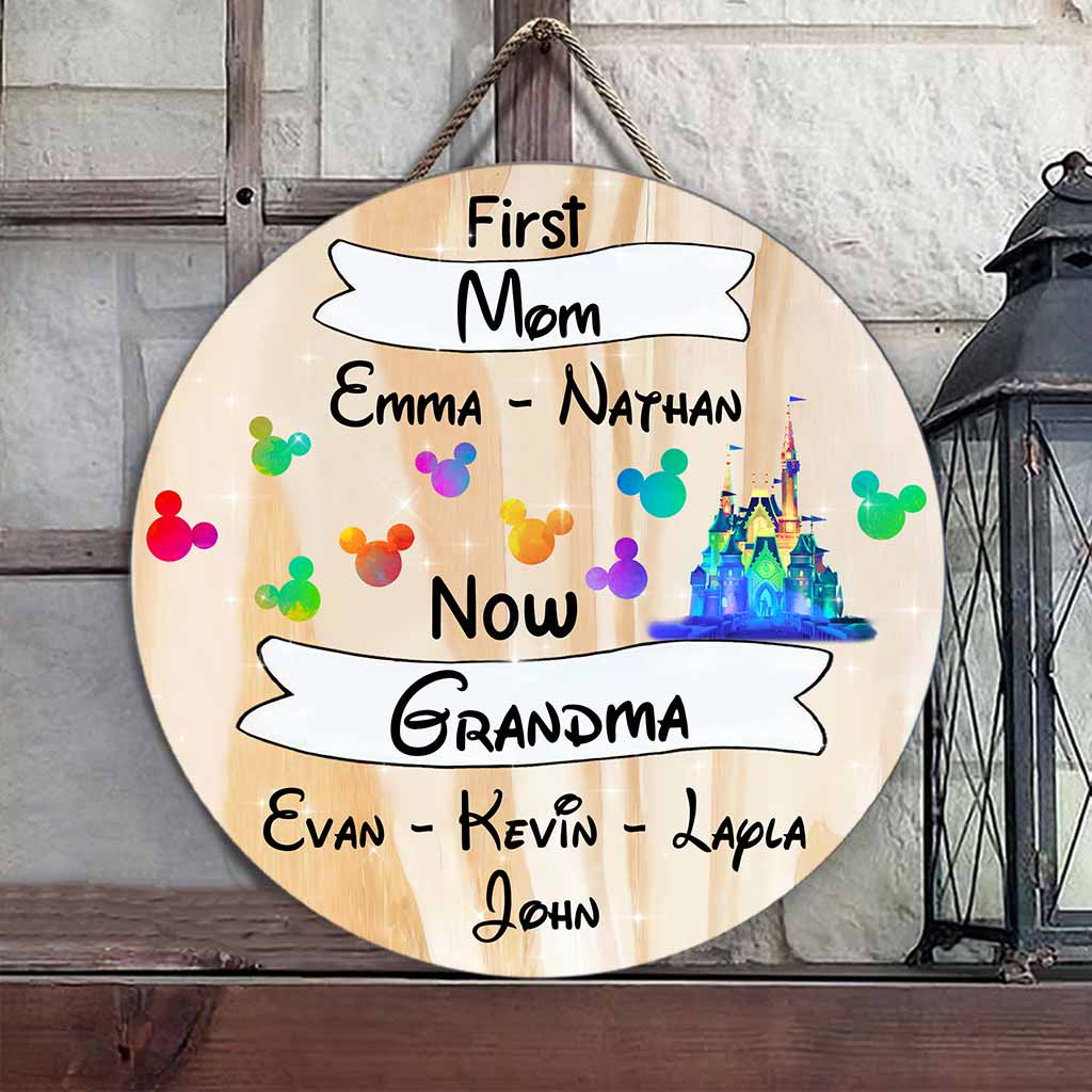 Personalized Mother's Day Round Wood Sign for Grandma with Custom Names Round Wood Sign GradoCreations