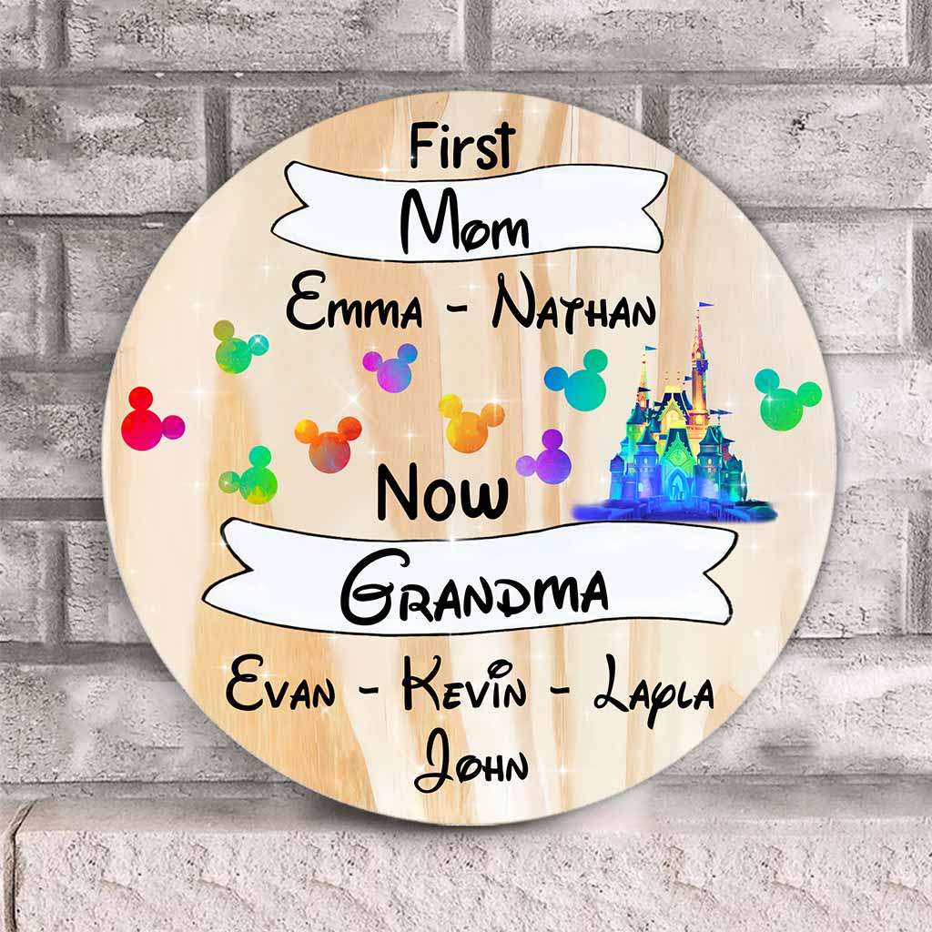 Personalized Mother's Day Round Wood Sign for Grandma with Custom Names Round Wood Sign GradoCreations