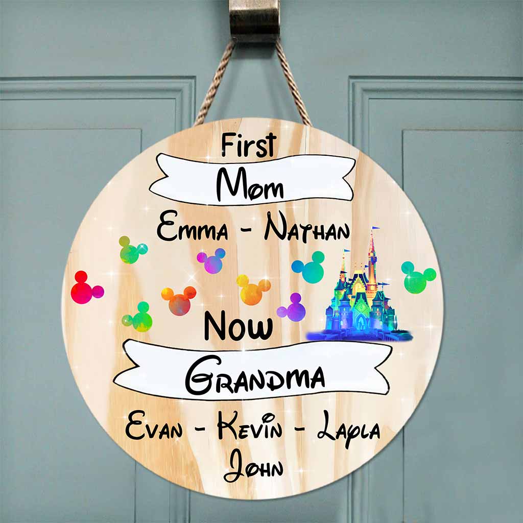 Personalized Mother's Day Round Wood Sign for Grandma with Custom Names Round Wood Sign GradoCreations