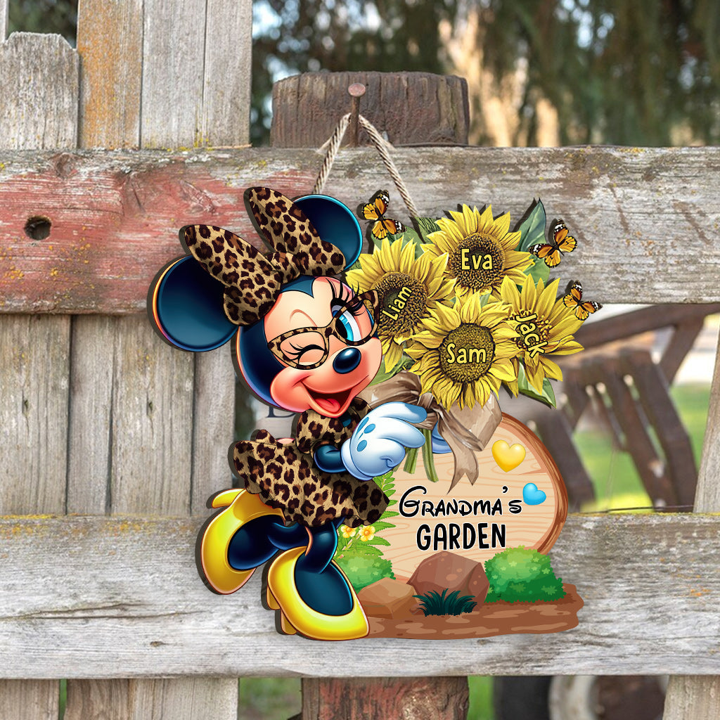 Custom Shaped Wood Sign with Personalized Title for Grandma | Unique Gift Wood Sign GradoCreations